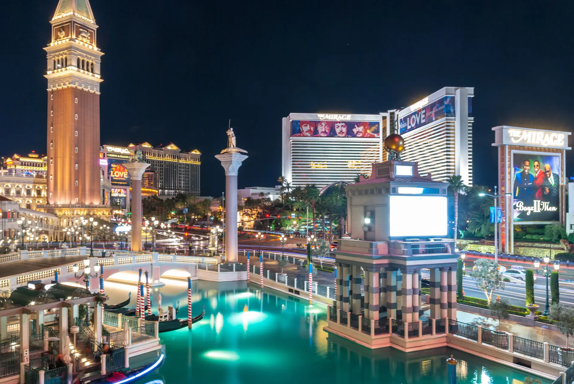 Las Vegas Strip neonlys og resorts
