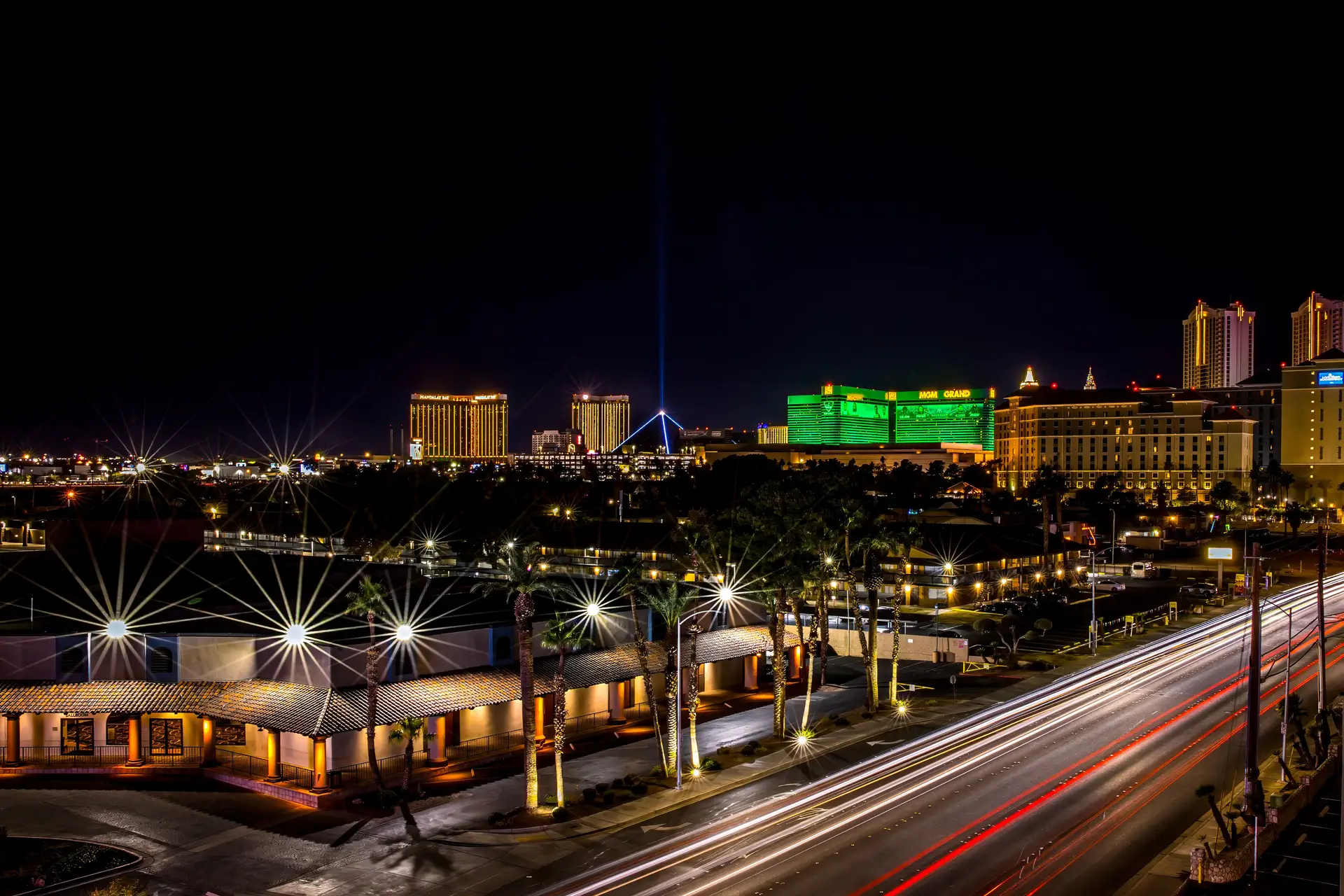 Las Vegas Strip neonlys og skyline