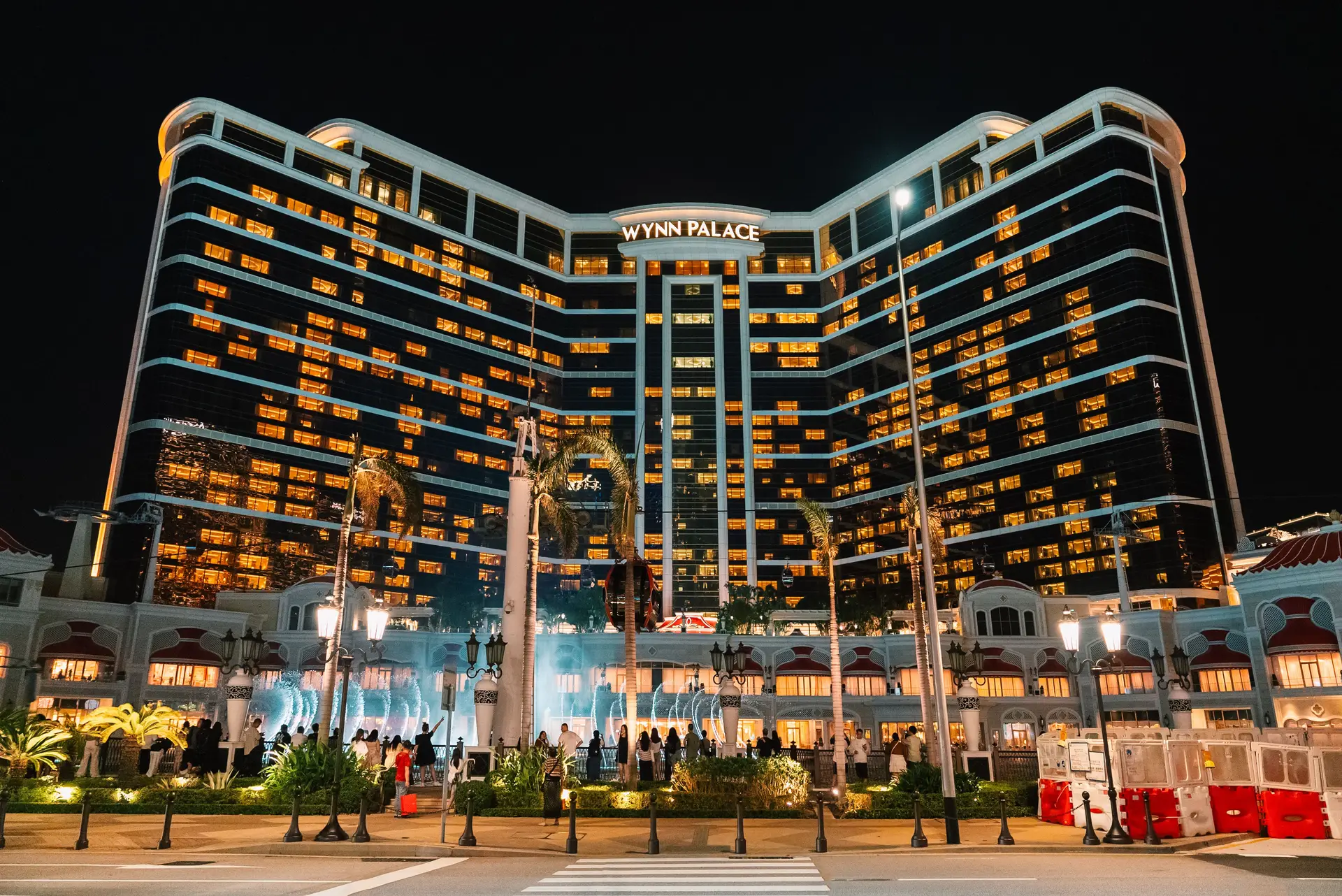 Wynn Palace resortfasade opplyst i Macau om kvelden